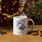 Preview: Dekorierte Weihnachtstafel mit weißer Keramiktasse im bayerischen Steinbock Design – Eine stilvolle Geschenkidee zu Weihnachten.