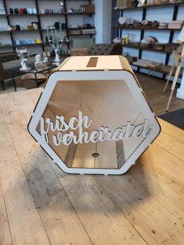 Geschenk, Hochzeitskarten Box, Personalisierte Geschenke, Bayerisches Handwerk, Lasergravur, Hochzeitsdekoration, Erinnerungsstücke, Geschenkideen, Bayern, Woidladinger