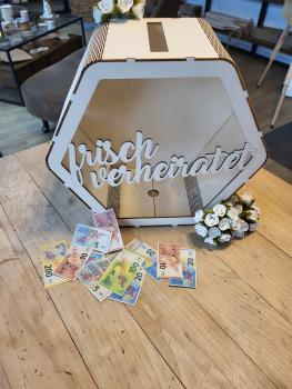 Geschenk, Hochzeitskarten Box, Personalisierte Geschenke, Bayerisches Handwerk, Lasergravur, Hochzeitsdekoration, Erinnerungsstücke, Geschenkideen, Bayern, Woidladinger