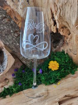 Geschenk, Personalisiertes Weinglas, Bayern, Lasergravur, Geschenk, Weinliebhaber, Geburtstag, Hochzeit, Jubiläum, Weihnachten, individuelle Gravur, Firmenlogo, Braut, Trauzeugin, Vereinslogo, Spülmaschinenfest, Glasgravur, Geschenke-Online-Shop, Woidladi