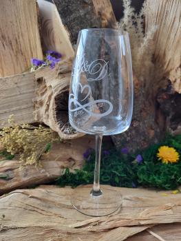 Geschenk, Personalisiertes Weinglas, Bayern, Lasergravur, Geschenk, Weinliebhaber, Geburtstag, Hochzeit, Jubiläum, Weihnachten, individuelle Gravur, Firmenlogo, Braut, Trauzeugin, Vereinslogo, Spülmaschinenfest, Glasgravur, Geschenke-Online-Shop, Woidladi
