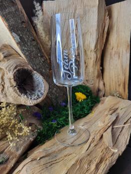 Geschenk, Geschenkartikel, Sektglas, Prosecco-Geschenk, Lasergravur, Bayerisches Design, Einzigartiges Geschenk, Hochzeitsgeschenk, Geburtstagsgeschenk, Glas mit Gravur, Prosecco-Liebhaber, Bayern, Woidladinger.de
