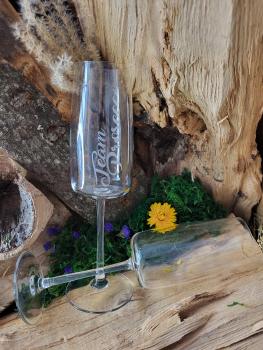 Geschenk, Geschenkartikel, Sektglas, Prosecco-Geschenk, Lasergravur, Bayerisches Design, Einzigartiges Geschenk, Hochzeitsgeschenk, Geburtstagsgeschenk, Glas mit Gravur, Prosecco-Liebhaber, Bayern, Woidladinger.de