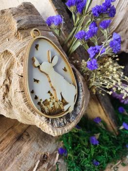 Osterei mit Hase und Schmetterlingen