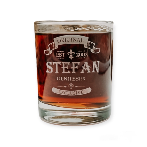 Geschenk, Personalisiert, Vatertag, Vater, Papa, Glas, Trinkglas, Personalisiertes Whiskey Glas, Trinkglas mit Name, Geschenk für Trauzeugen, Trauzeugen Geschenk, graviertes Glas, Geschenkidee für Männer, Bayern, Laser-Gravur, individuelles Geschenk