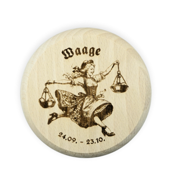Gravierter Bierglasdeckel aus Holz mit bayrischem Sternzeichen Waage
