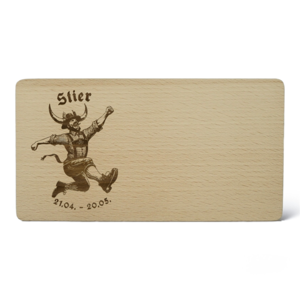 Graviertes Brotzeitbrett aus Holz mit Sternzeichen Stier – robust und stilvoll
