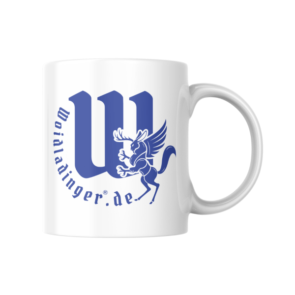 Weiße Keramiktasse mit blauem bayerischen Woidladinger Logo – Frontansicht.