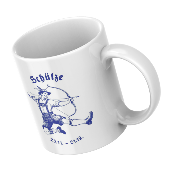 Schrägansicht der weißen Keramiktasse mit Schütze Sternzeichen Motiv – perfekte Tasse für Kaffee und Tee