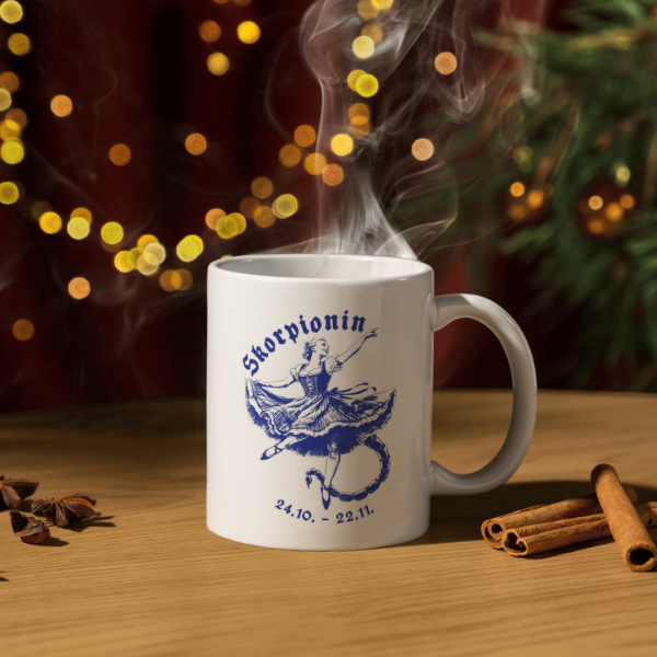 Festliche Stimmung mit der weißen Keramiktasse im Skorpion-Design, ideal für das Weihnachtsgeschenk.