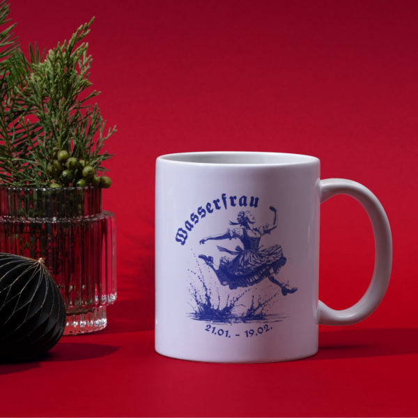 Weihnachtsdeko mit bayerischer Keramiktasse Wassermann (weiblich)