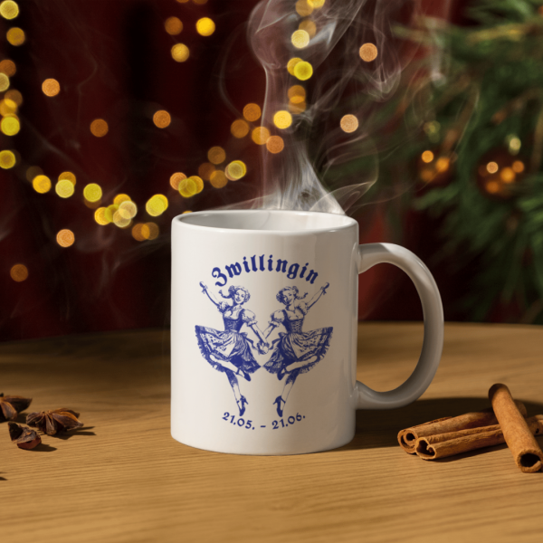 Bayerische Zwillingstasse (weiblich) in festlicher Weihnachtskulisse, ideal als Geschenk