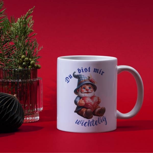 Weiße Tasse mit bayerischem Wichtel – perfekt als Geschenkidee für Freunde und Familie