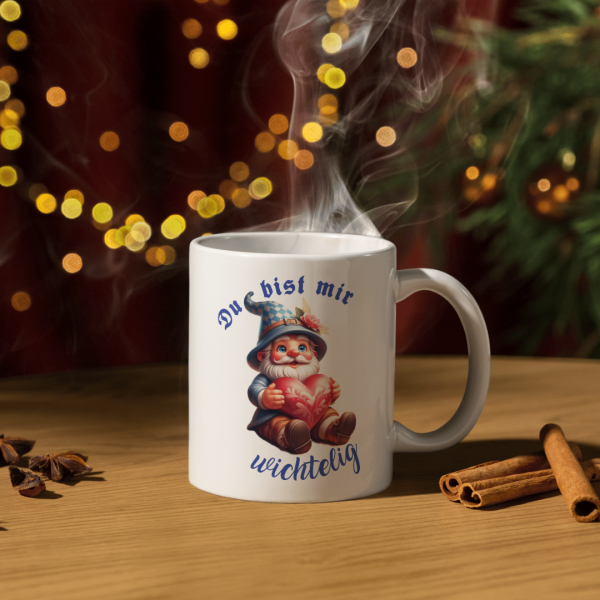 Lustige bayerische Tasse mit Wichtel-Motiv – jetzt im Woidladinger Online Shop erhältlich