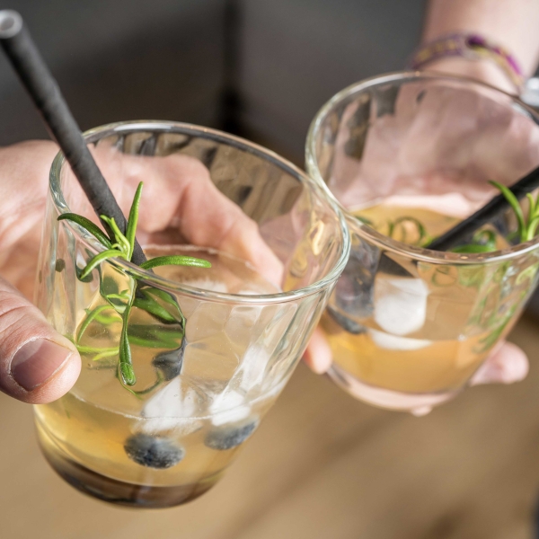 "Authentischer Genuss: Woid Gin von der Woidbrennerei - jetzt bei Woidladinger.de erhältlich!"