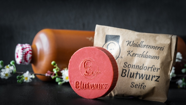 "Erlebe den bayerischen Charme mit der Sonndorfer Blutwurz Seife - jetzt bei Woidladinger.de"